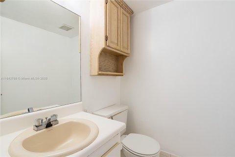 Condominio en alquiler en Pembroke Pines, Florida, 1 dormitorio, 75.34 m2 № 1871450 - foto 16
