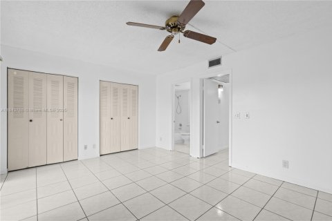 Condominio en alquiler en Pembroke Pines, Florida, 1 dormitorio, 75.34 m2 № 1871450 - foto 19