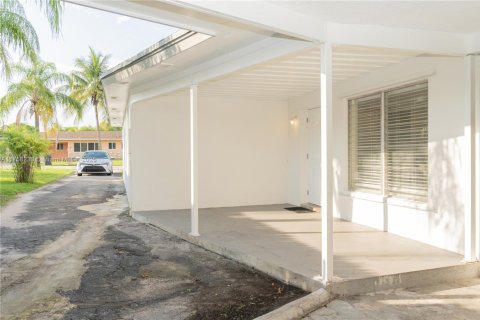 Casa en venta en Hollywood, Florida, 3 dormitorios, 206.99 m2 № 1504115 - foto 24