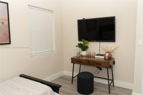 Casa en venta en Hollywood, Florida, 3 dormitorios, 206.99 m2 № 1504115 - foto 20