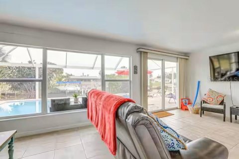 Villa ou maison à louer à Port Charlotte, Floride: 2 chambres, 127.09 m2 № 1675653 - photo 9