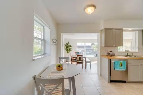 Villa ou maison à louer à Port Charlotte, Floride: 2 chambres, 127.09 m2 № 1675653 - photo 7