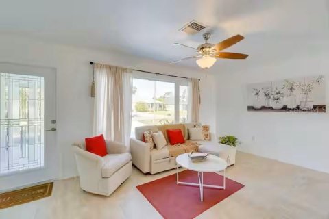 Villa ou maison à louer à Port Charlotte, Floride: 2 chambres, 127.09 m2 № 1675653 - photo 3