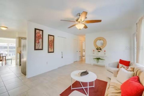 Villa ou maison à louer à Port Charlotte, Floride: 2 chambres, 127.09 m2 № 1675653 - photo 4