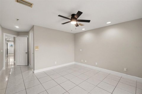 House in Naples, Florida 4 bedrooms, 127.46 sq.m. № 2412565 - photo 14