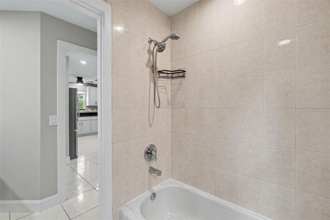 House in Naples, Florida 4 bedrooms, 127.46 sq.m. № 2412565 - photo 23