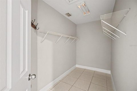 House in Naples, Florida 4 bedrooms, 127.46 sq.m. № 2412565 - photo 19