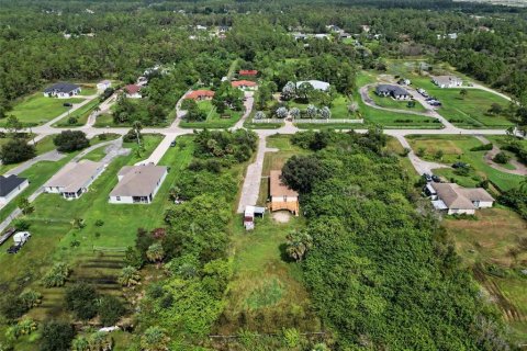 House in Naples, Florida 4 bedrooms, 127.46 sq.m. № 2412565 - photo 30