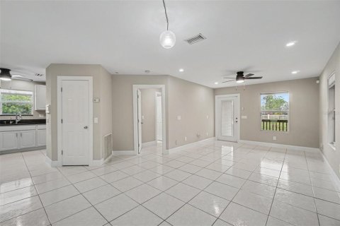 House in Naples, Florida 4 bedrooms, 127.46 sq.m. № 2412565 - photo 13