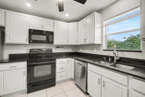House in Naples, Florida 4 bedrooms, 127.46 sq.m. № 2412565 - photo 5