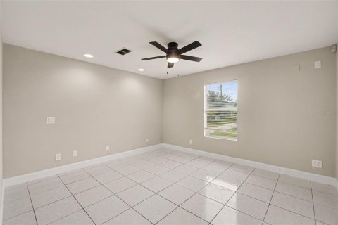 House in Naples, Florida 4 bedrooms, 127.46 sq.m. № 2412565 - photo 16