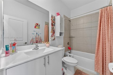 Купить таунхаус в Хомстед, Флорида 3 спальни, 133.97м2, № 2068664 - фото 19