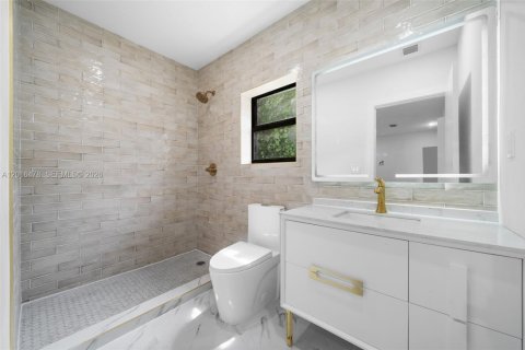 House in Miami, Florida 4 bedrooms, 209.22 sq.m. № 2240089 - photo 26