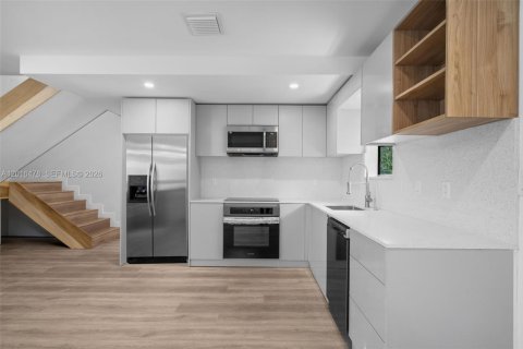 House in Miami, Florida 4 bedrooms, 209.22 sq.m. № 2240089 - photo 14