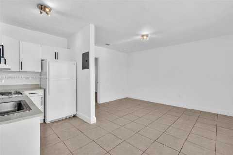 Propiedad comercial en venta en Miami Beach, Florida, 228.91 m2 № 1939874 - foto 22
