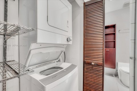 Купить кондоминиум в Майами-Бич, Флорида 2 спальни, 95.22м2, № 1985968 - фото 15