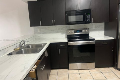 Touwnhouse à louer à Miami, Floride: 3 chambres, 132.85 m2 № 1944392 - photo 9
