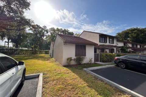 Touwnhouse à louer à Miami, Floride: 3 chambres, 132.85 m2 № 1944392 - photo 1