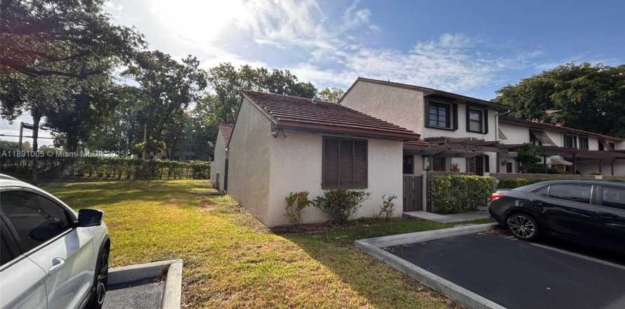 Touwnhouse à Miami, Floride 3 chambres, 132.85 m2 № 1944392