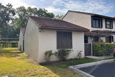 Touwnhouse à louer à Miami, Floride: 3 chambres, 132.85 m2 № 1944392 - photo 2