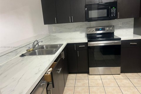 Touwnhouse à louer à Miami, Floride: 3 chambres, 132.85 m2 № 1944392 - photo 10