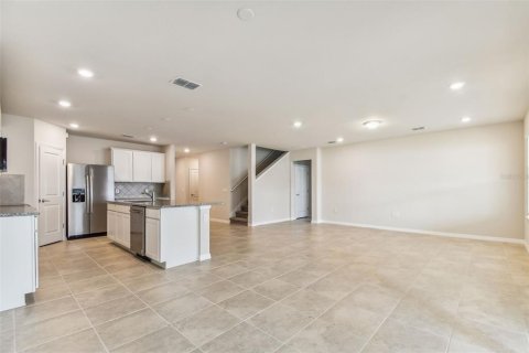 Casa en venta en Zephyrhills, Florida, 4 dormitorios, 268.86 m2 № 1810828 - foto 4