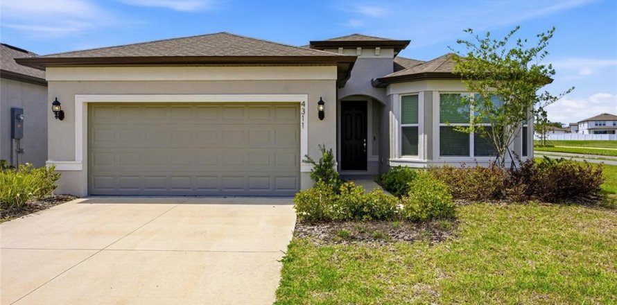 House in Ocala, Florida 3 bedrooms, 211.72 sq.m. № 2106616