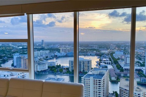 Кондоминиум с 1 спальней в Халландейл-Бич, Флорида № 2049486