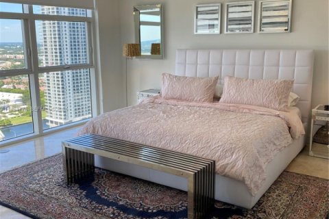 Снять в аренду кондоминиум в Халландейл-Бич, Флорида 1 спальня, 80.92м2, № 2049486 - фото 2