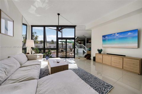 Touwnhouse à vendre à Fort Lauderdale, Floride: 2 chambres, 167.78 m2 № 2040802 - photo 3