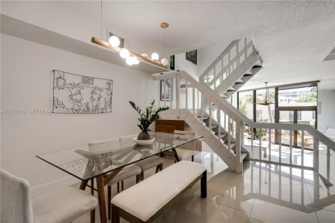 Touwnhouse à vendre à Fort Lauderdale, Floride: 2 chambres, 167.78 m2 № 2040802 - photo 8