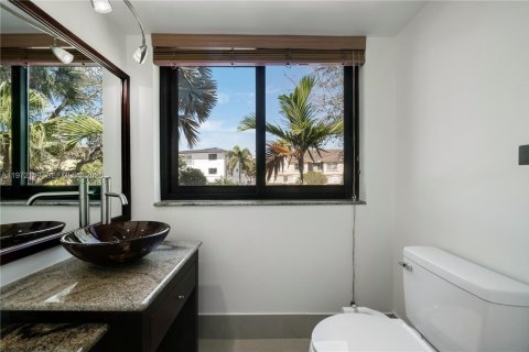 Touwnhouse à vendre à Fort Lauderdale, Floride: 2 chambres, 167.78 m2 № 2040802 - photo 11
