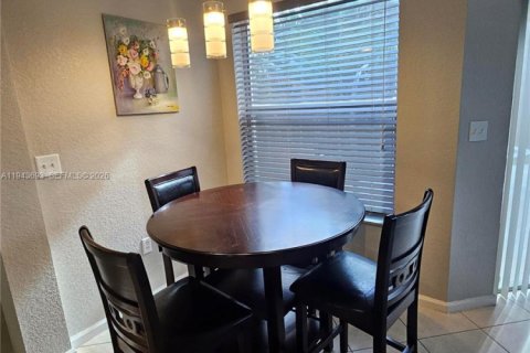 House in Miramar, Florida 4 bedrooms, 231.42 sq.m. № 2000560 - photo 22