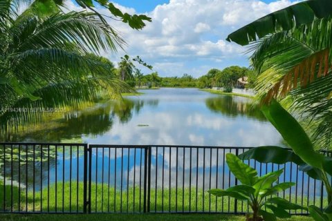 House in Miramar, Florida 4 bedrooms, 231.42 sq.m. № 2000560 - photo 11