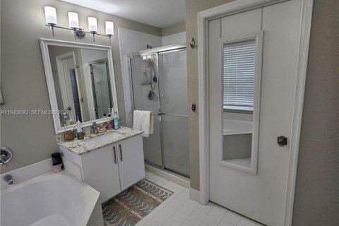 House in Miramar, Florida 4 bedrooms, 231.42 sq.m. № 2000560 - photo 26