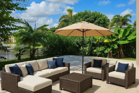 House in Miramar, Florida 4 bedrooms, 231.42 sq.m. № 2000560 - photo 6