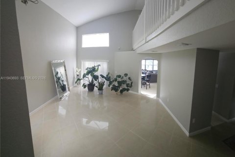 House in Miramar, Florida 4 bedrooms, 231.42 sq.m. № 2000560 - photo 15