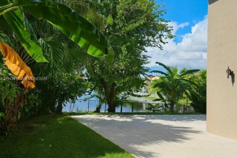 House in Miramar, Florida 4 bedrooms, 231.42 sq.m. № 2000560 - photo 10