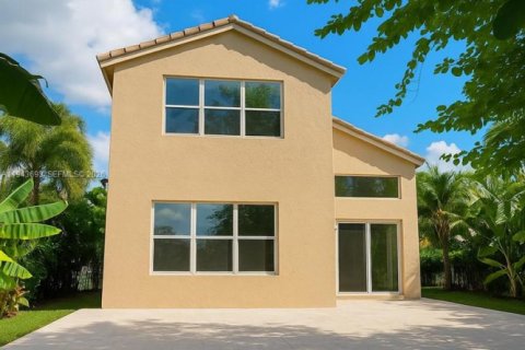 House in Miramar, Florida 4 bedrooms, 231.42 sq.m. № 2000560 - photo 7