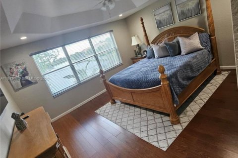 House in Miramar, Florida 4 bedrooms, 231.42 sq.m. № 2000560 - photo 17