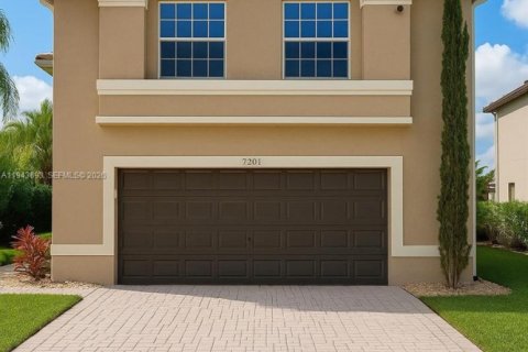 House in Miramar, Florida 4 bedrooms, 231.42 sq.m. № 2000560