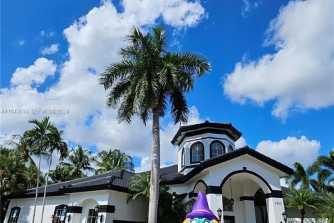 House in Miramar, Florida 4 bedrooms, 231.42 sq.m. № 2000560 - photo 29