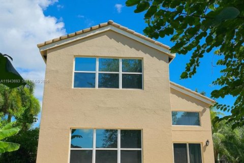 House in Miramar, Florida 4 bedrooms, 231.42 sq.m. № 2000560 - photo 8