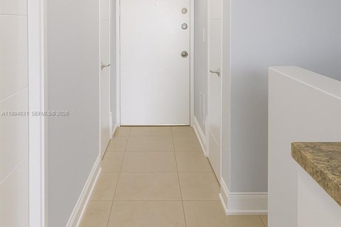 Купить кондоминиум в Норт-Бей-Виллидж, Флорида 53.6м2, № 2090894 - фото 13