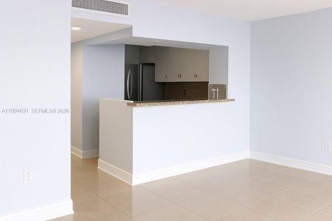 Купить кондоминиум в Норт-Бей-Виллидж, Флорида 53.6м2, № 2090894 - фото 11