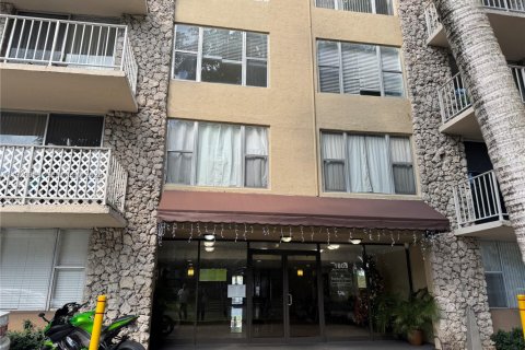 Снять в аренду кондоминиум в Норт-Майами, Флорида 1 спальня, 62.52м2, № 1987879 - фото 11