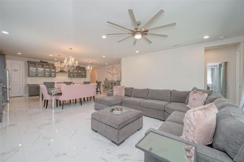 House in Sarasota, Florida 3 bedrooms, 213.49 sq.m. № 1638236 - photo 10
