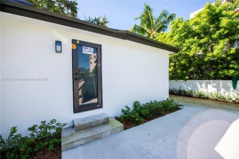 Villa ou maison à louer à Miami, Floride: 2 chambres, 70.23 m2 № 1946755 - photo 10