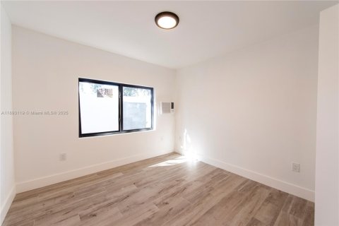 Villa ou maison à louer à Miami, Floride: 2 chambres, 70.23 m2 № 1946755 - photo 7