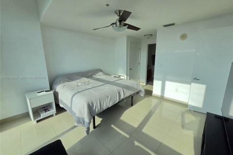 Condominio en venta en Miami, Florida, 1 dormitorio, 70.7 m2 № 2075159 - foto 10